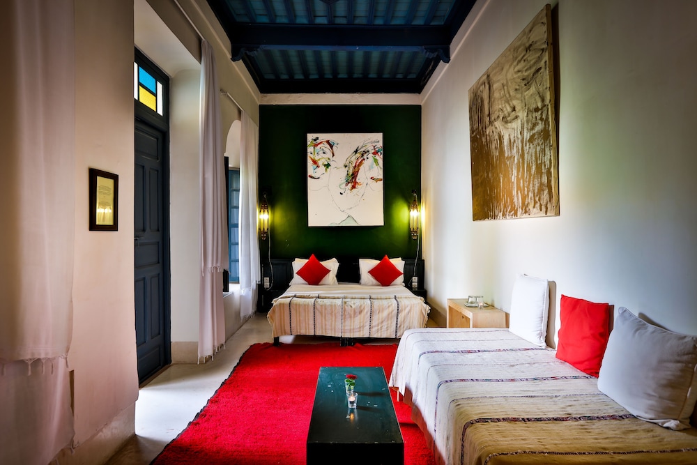 COMFORT, SUITE