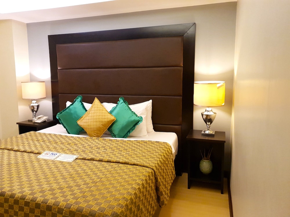 Grand, Suite, King Bed, Bathtub