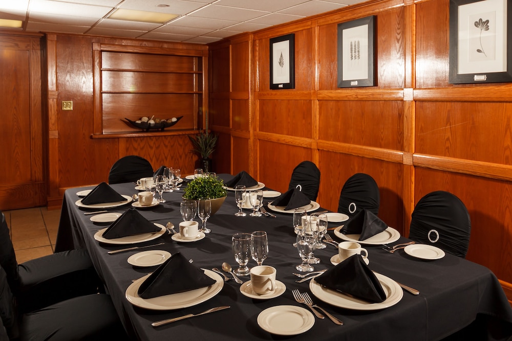 The Glenmore Inn & Convention Centre 45/60