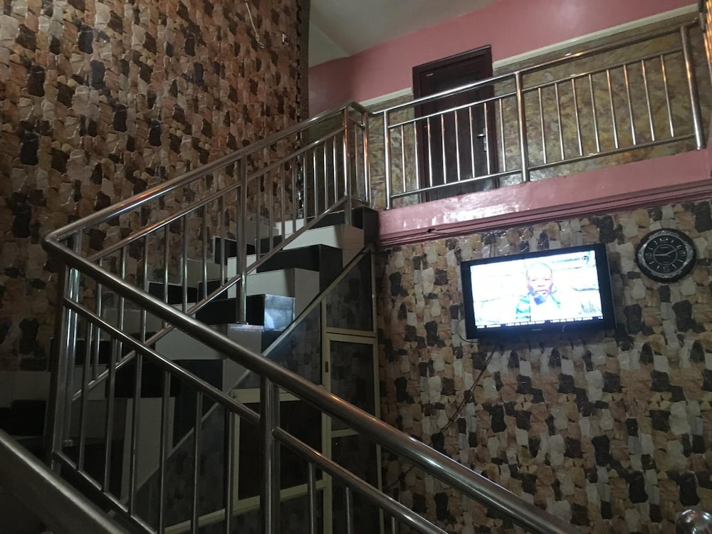 Marble Hill Hotel 8/15