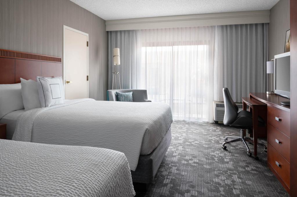 Guest Room, 2 Double Beds, Bathtub, Accessible