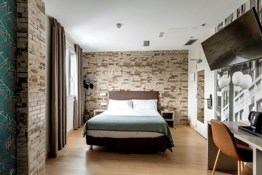 ROOM, TRIPLE