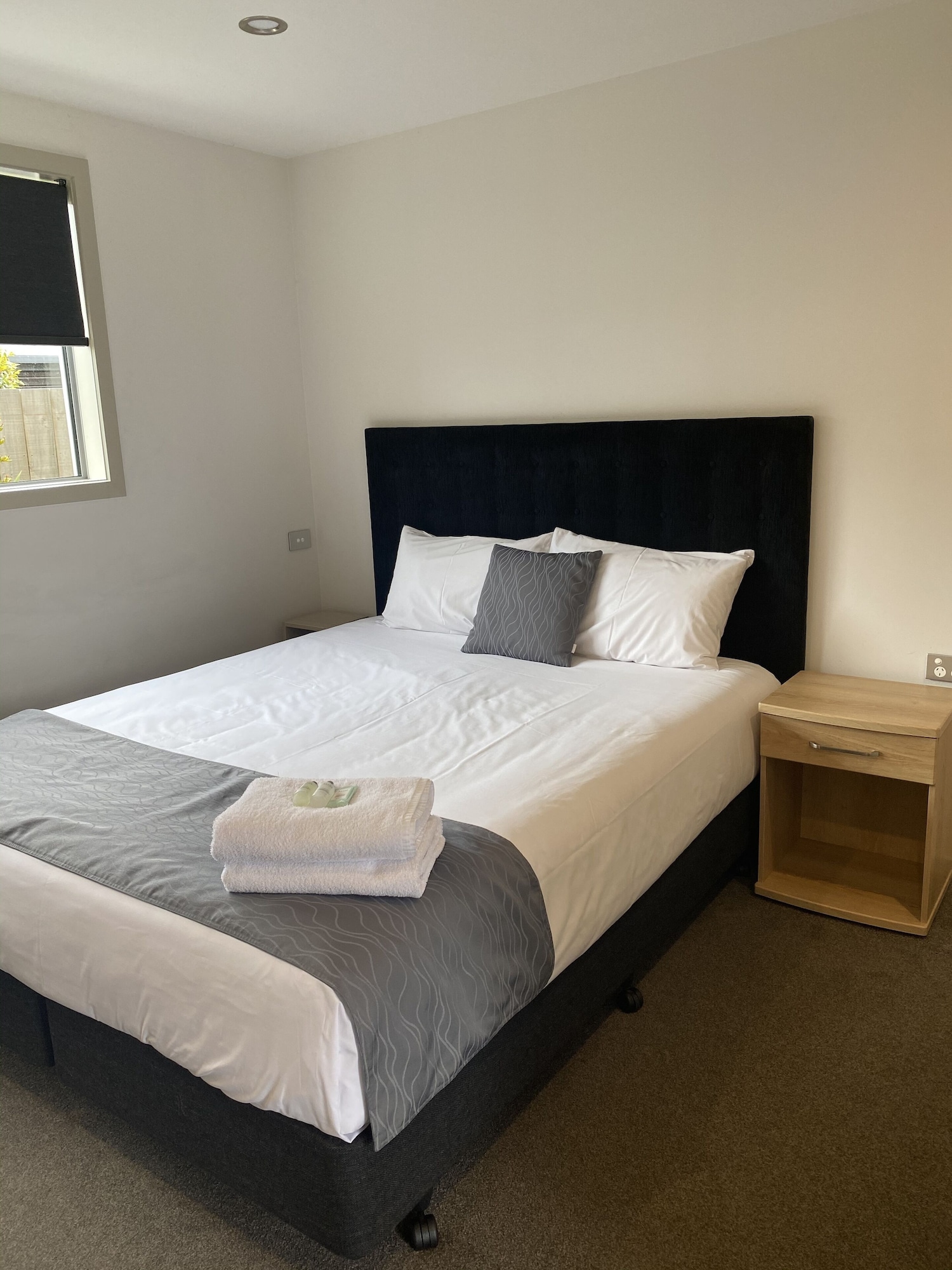 BUSINESS, STUDIO, KING BED