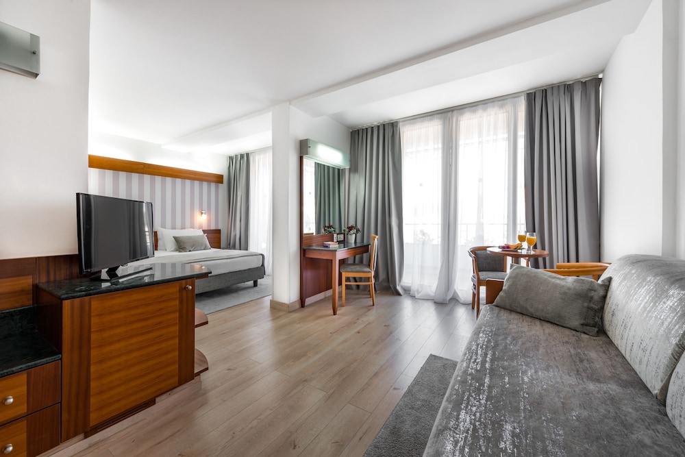 Uvala Hotel 49/72