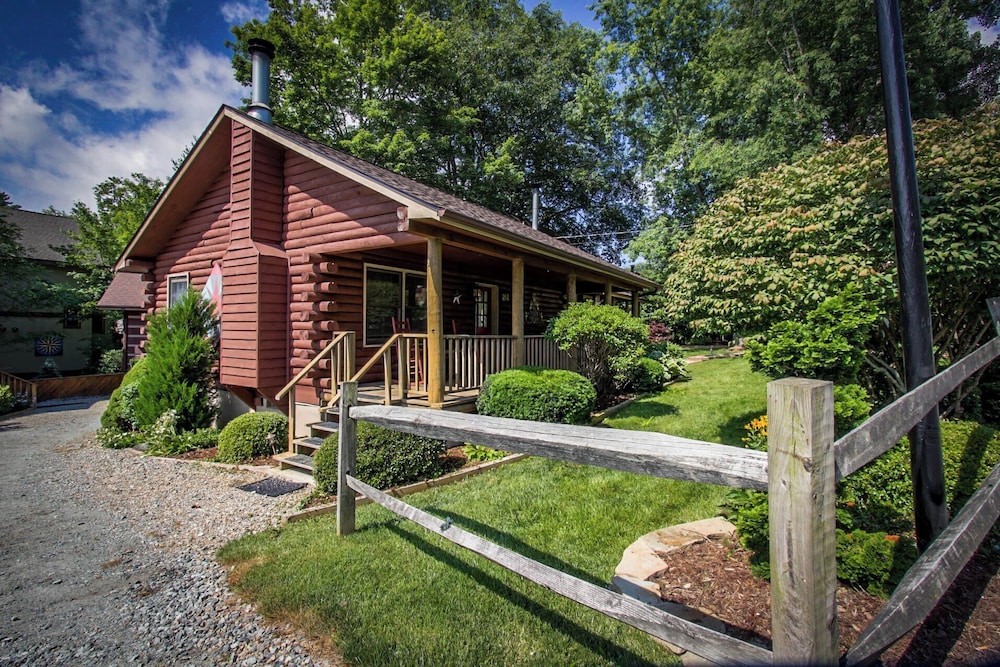 Mountainaire Inn and Log Cabins 40/50