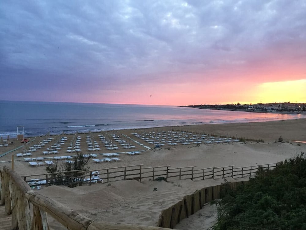 Modica Beach Resort 68/75