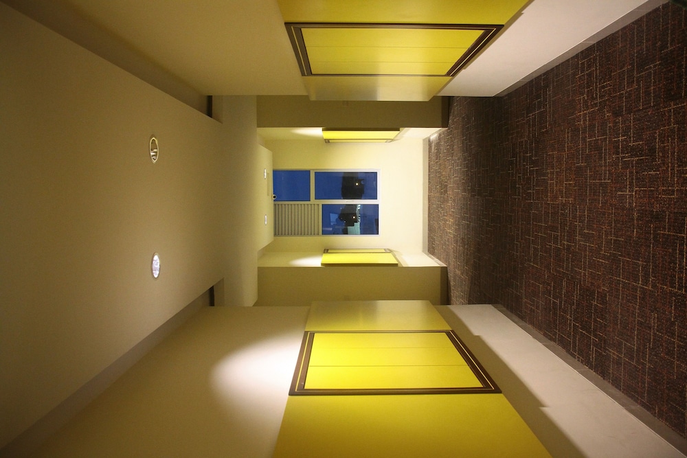 Kaliban Hotel 12/46