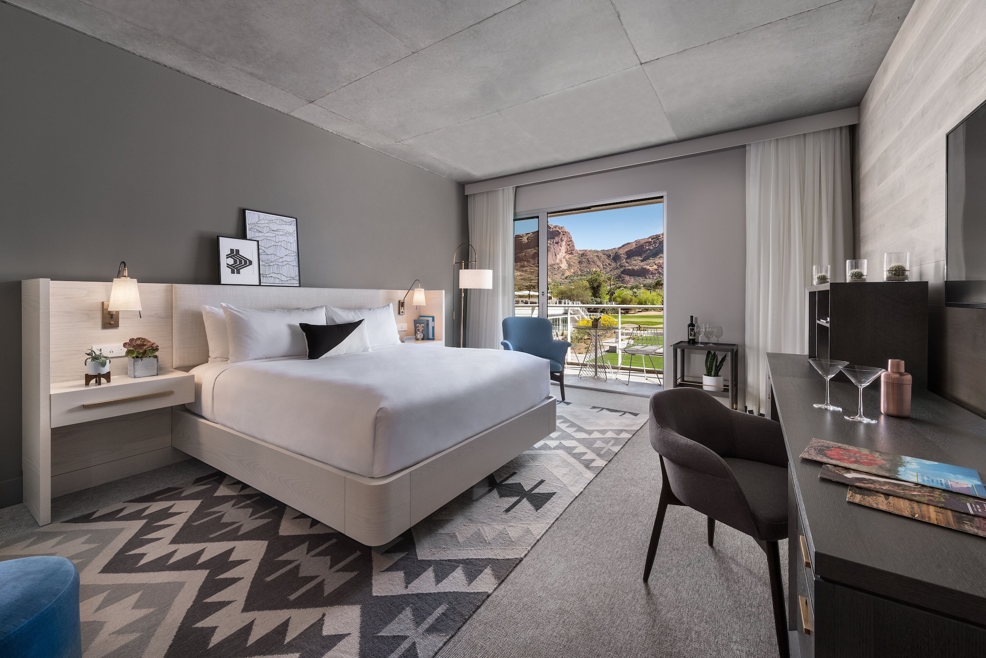 Mountain, Premium, King Bed, Mountain Shadows 8/10