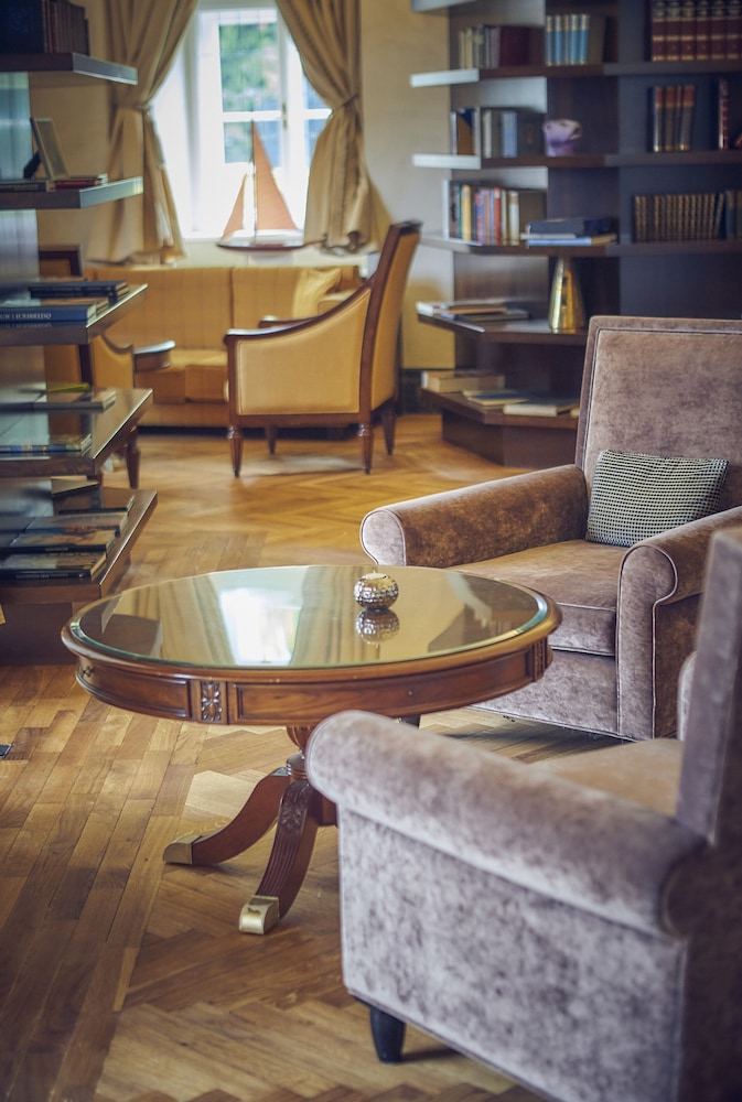 FALKENSTEINER SCHLOSSHOTEL VELDEN 40/83