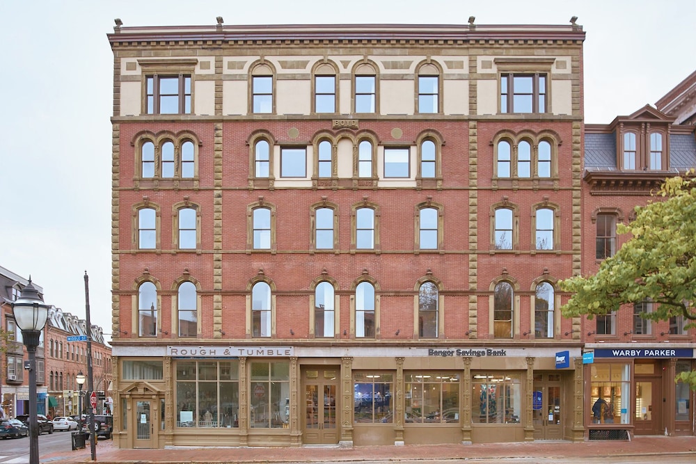 The Docent's Collection at 178 Middle Street 1/37