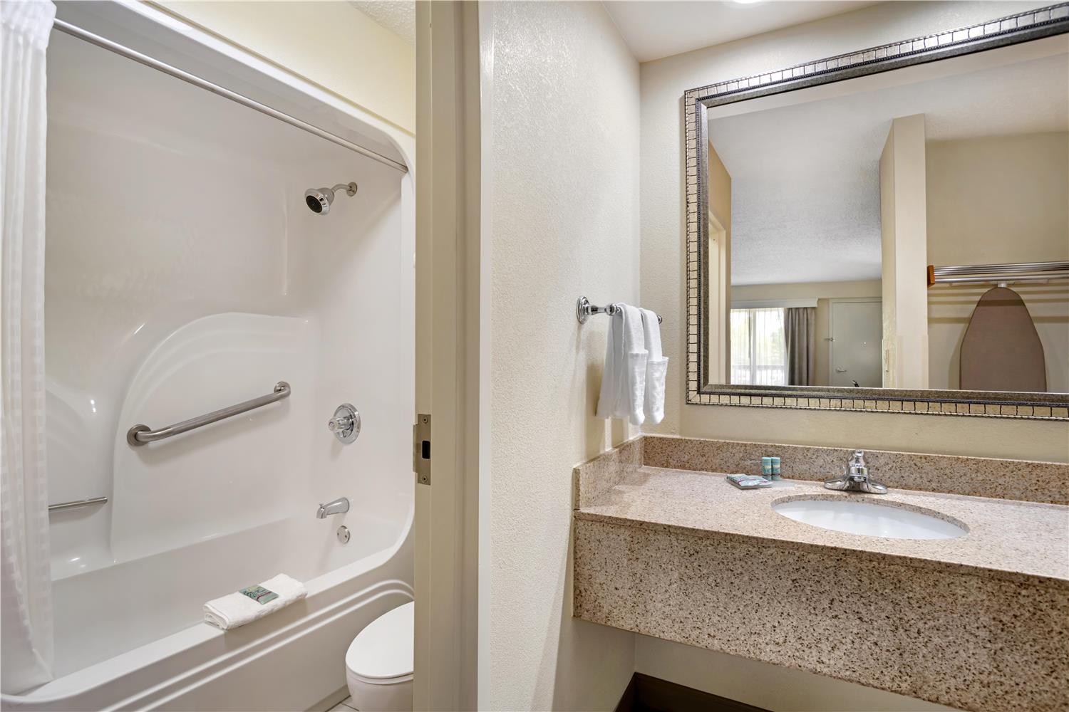 Best Western Inn & Suites Monroe 33/33