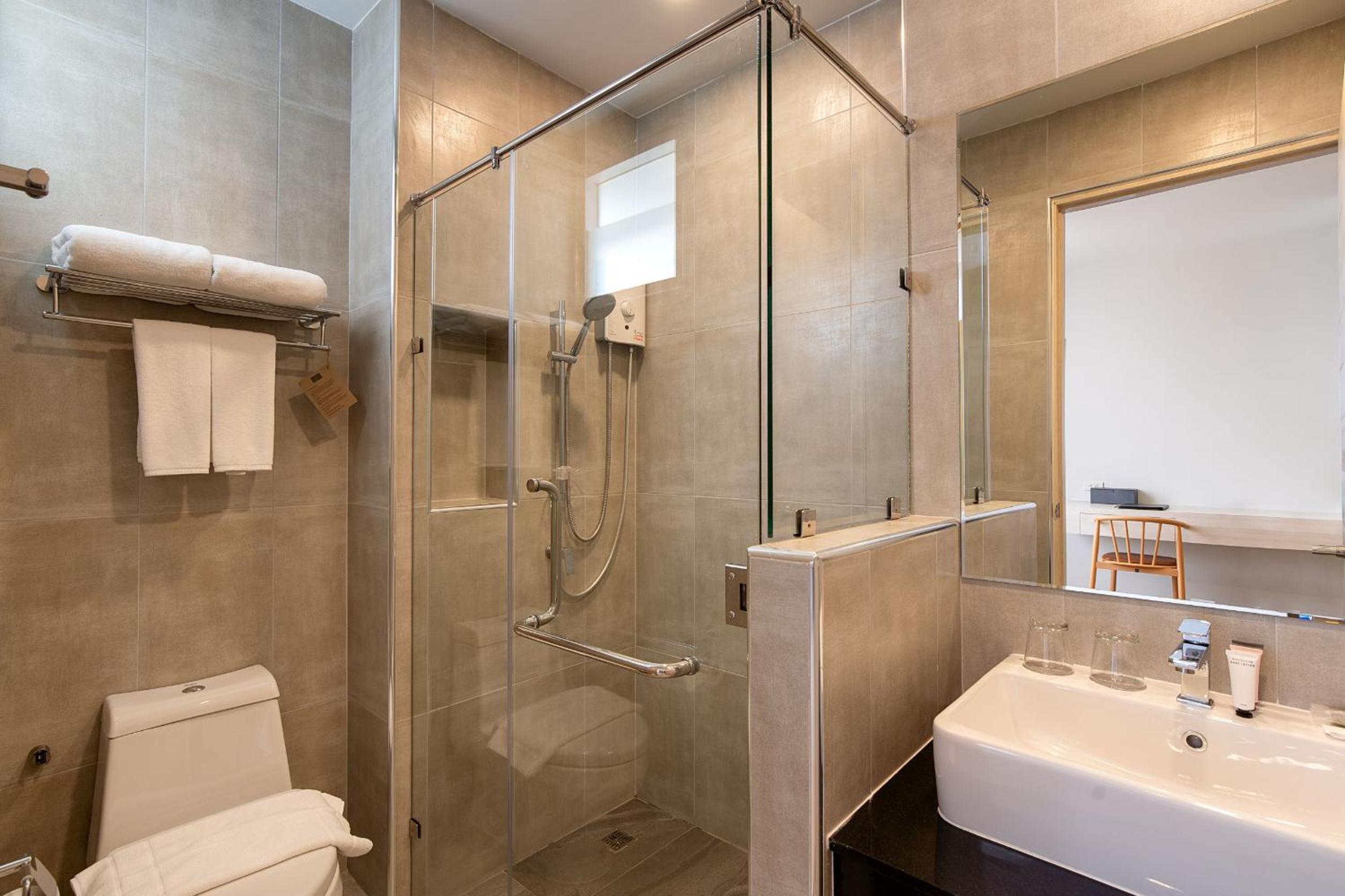 جناح جونيور، The Pride Hotel Phitsanulok 10/10