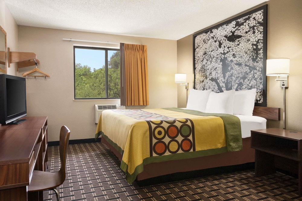 Super 8 by Wyndham Mayfield 14/29