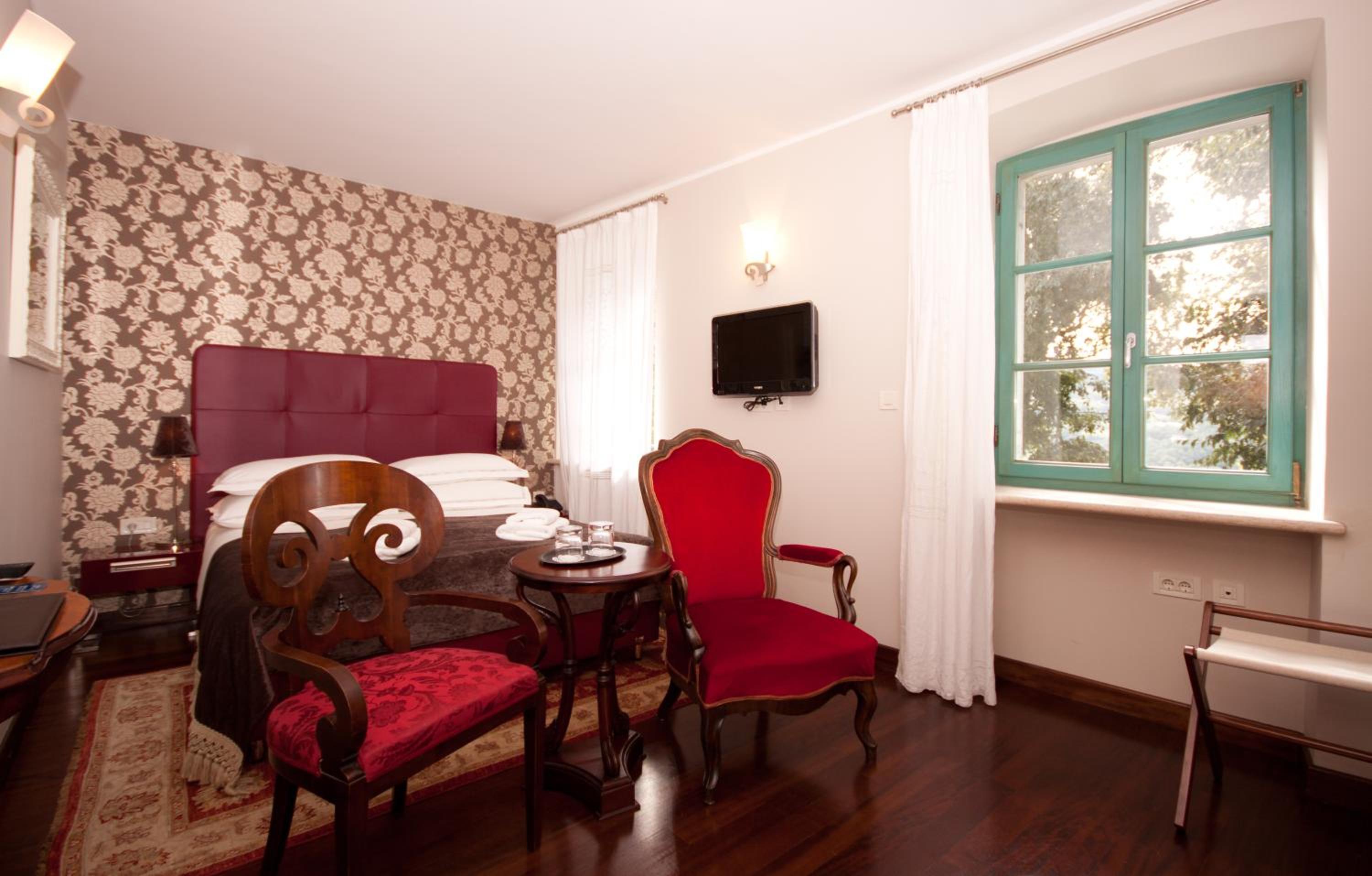 VELA VRATA HOTEL 42/50