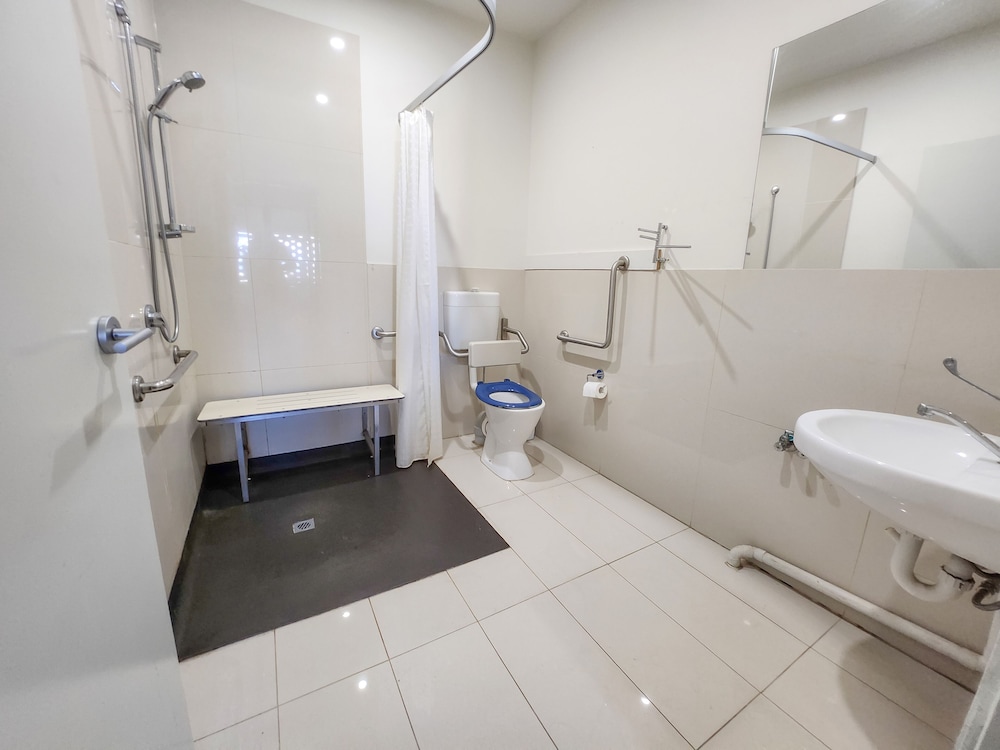 Exodus Dandenong Apartment Hotel 44/50