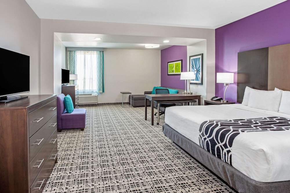 EXECUTIVE, KING BED