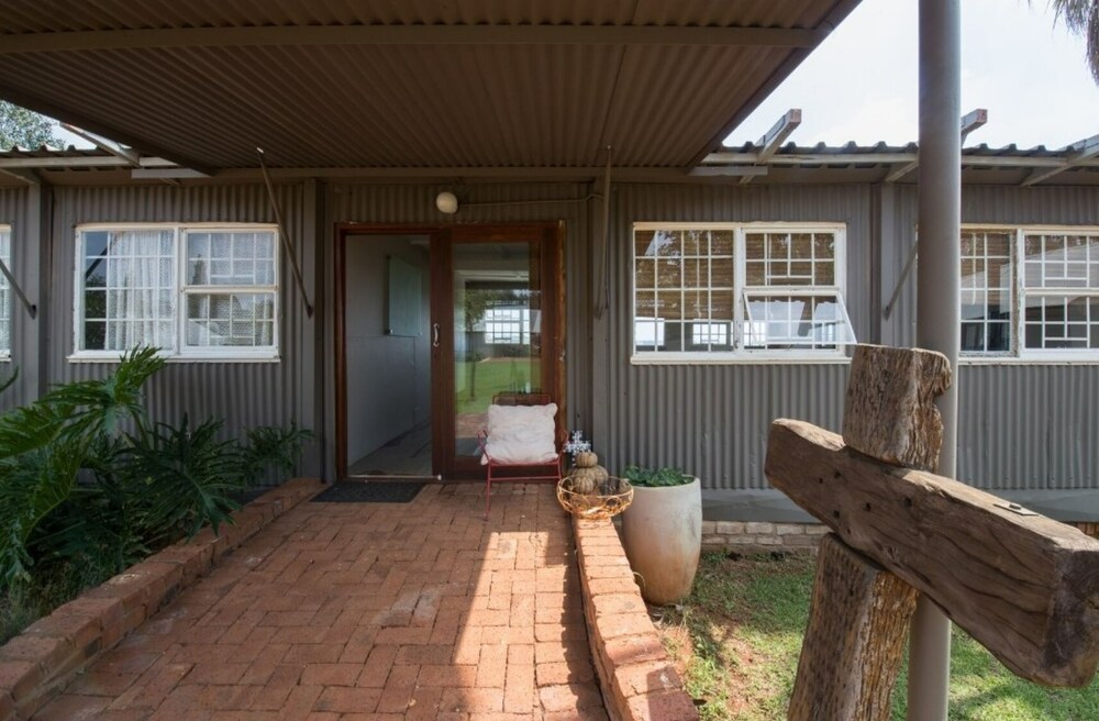 Three Thymes Inn 15/17