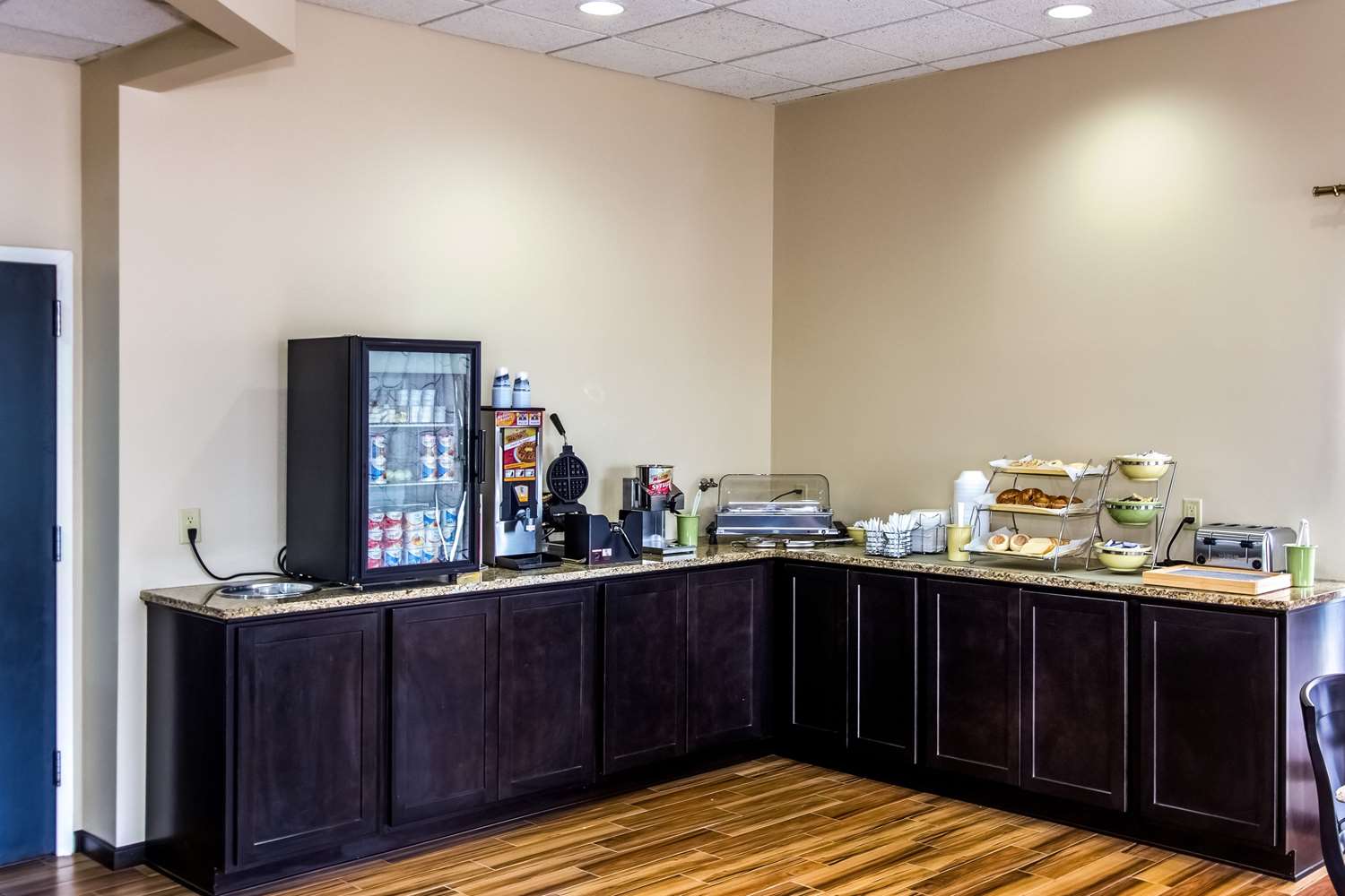 Quality Inn & Suites Moline - Quad Cities 6/18