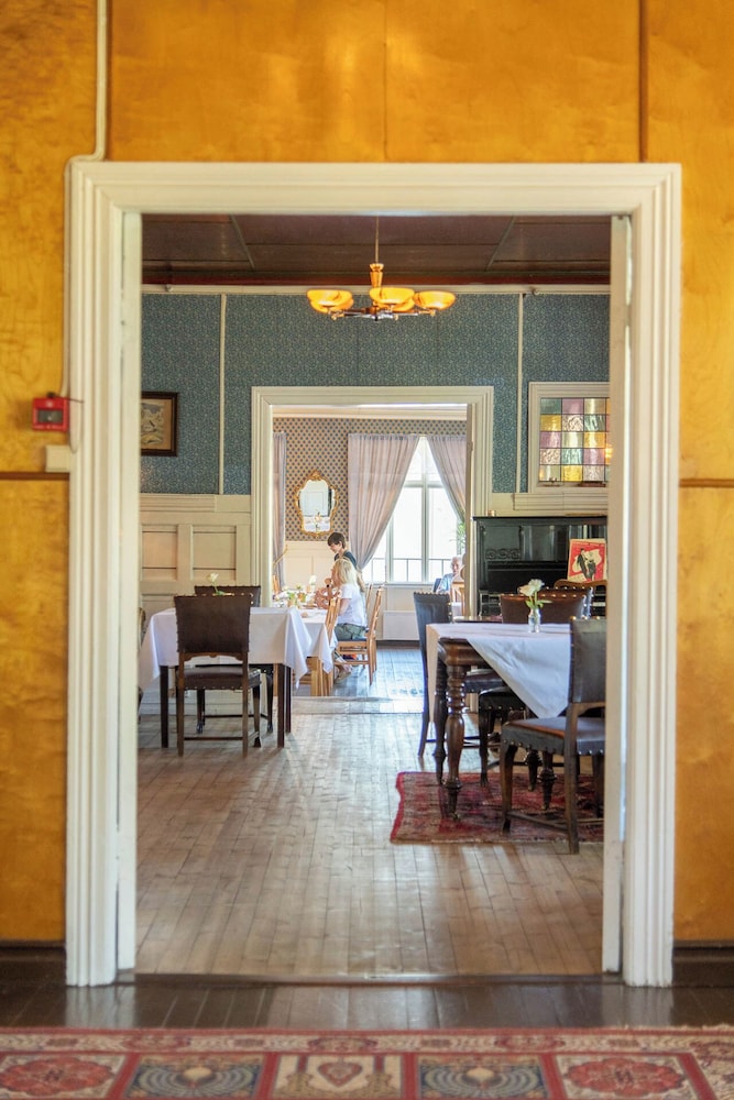 Visnes Hotel 8/62