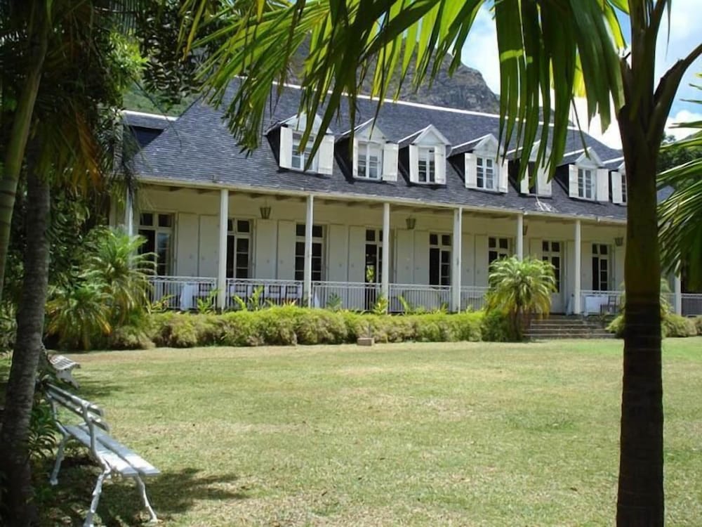 Chez Cozy's 36/42