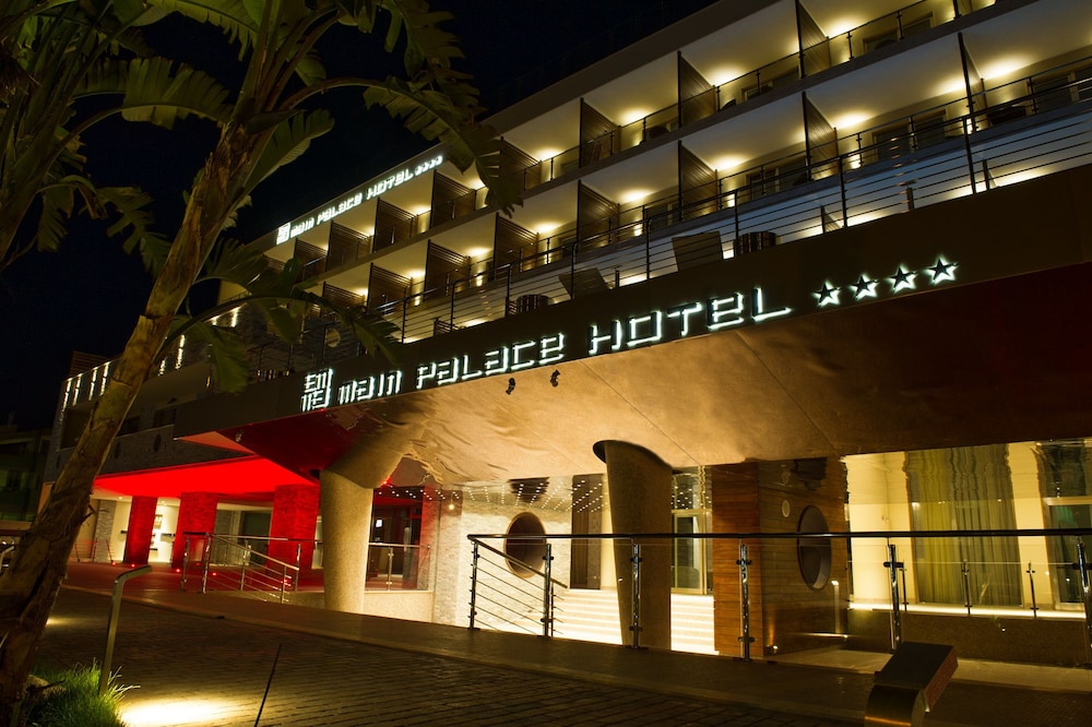 Main Palace Hotel 4/68