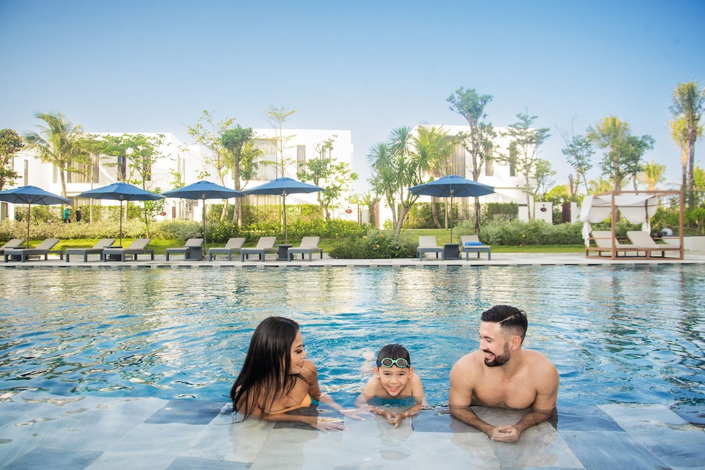 Wyndham Royal Beachfront Resort & Spa Hoi An Danang 32/59
