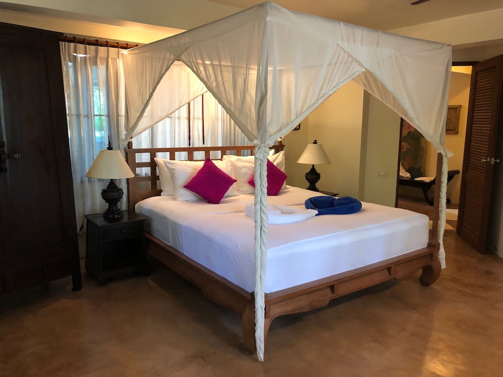 Koh Jum Beach Villas 31/76