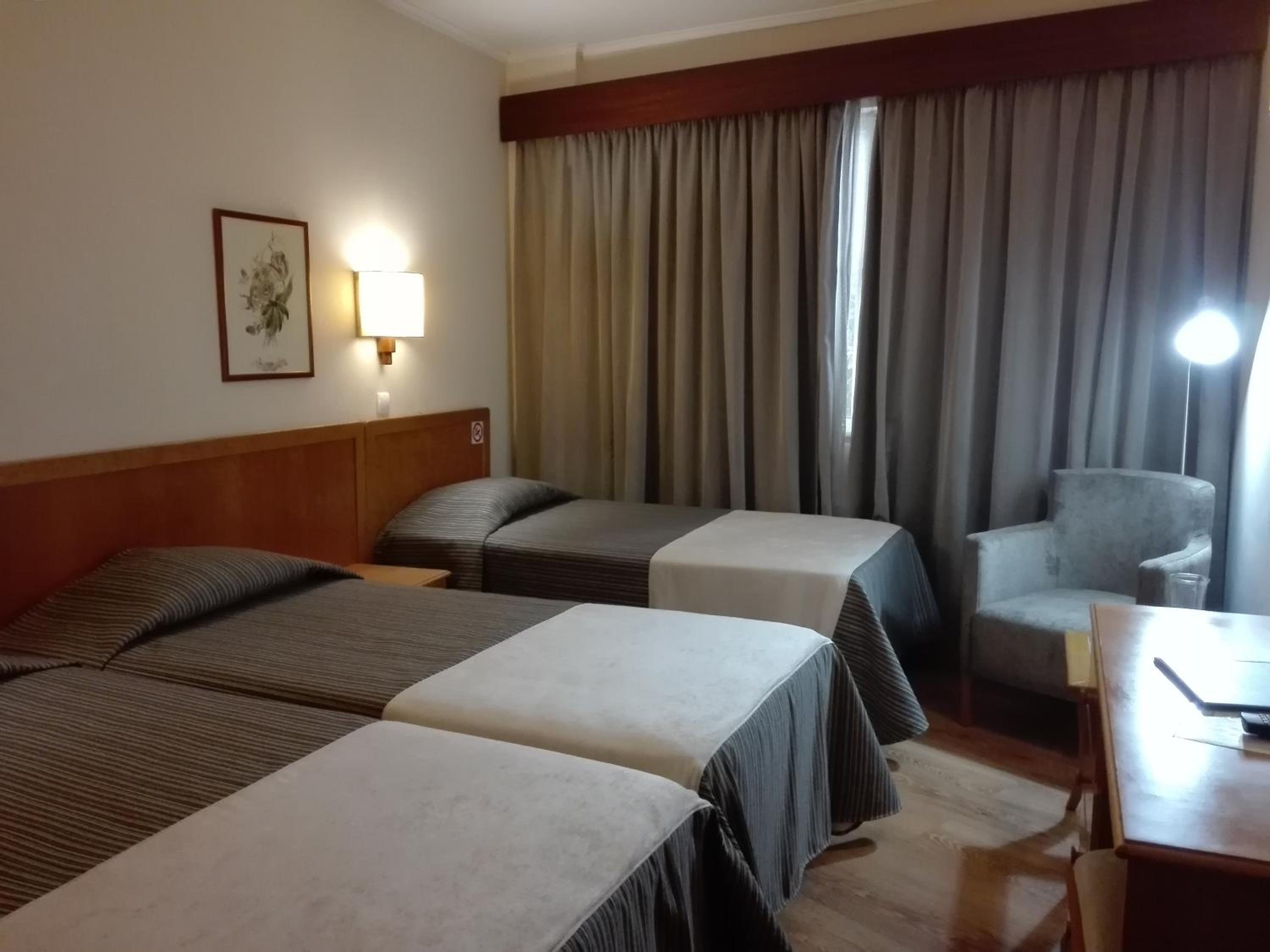 Room, Triple