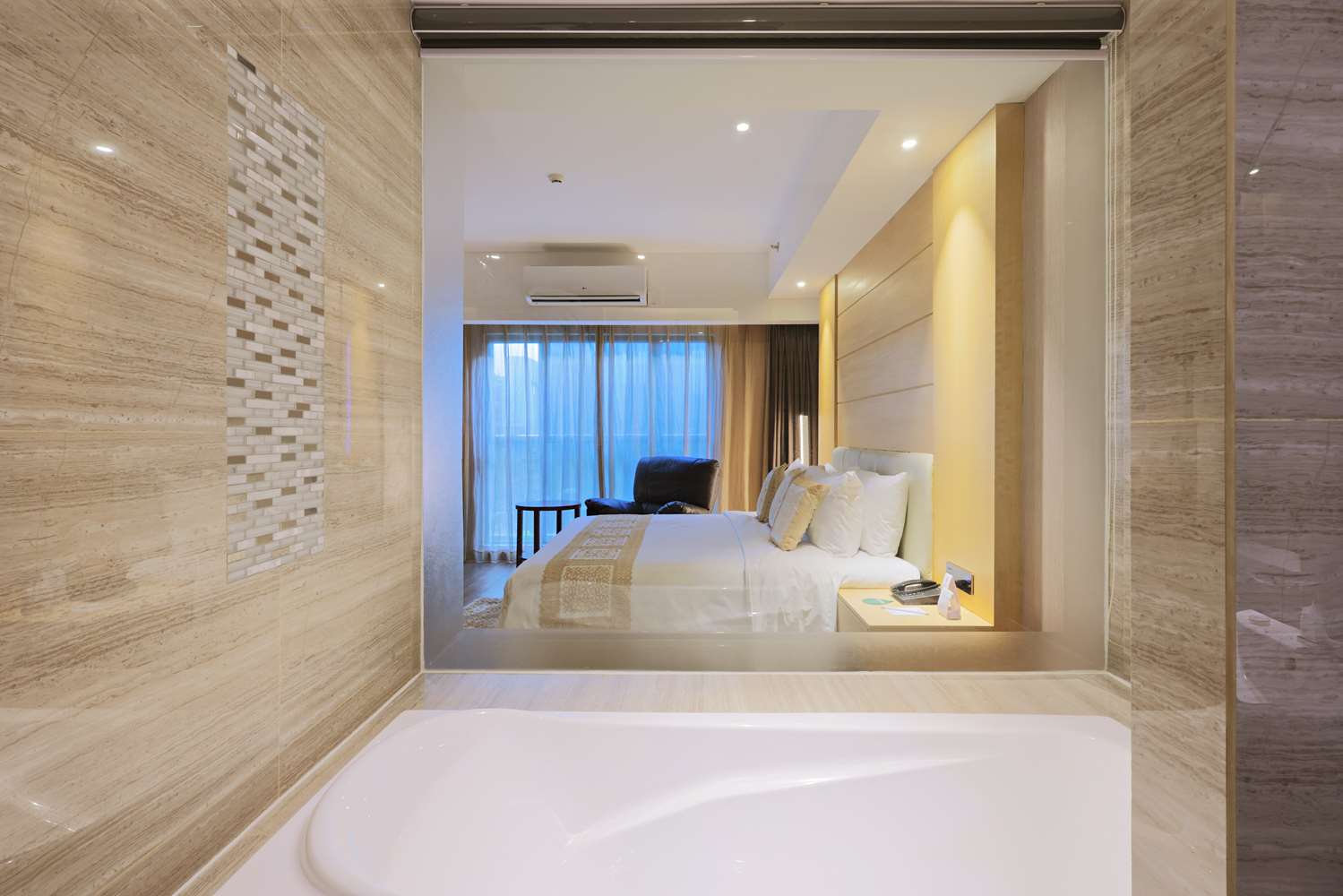 Best Western Plus Metro Clark 21/21