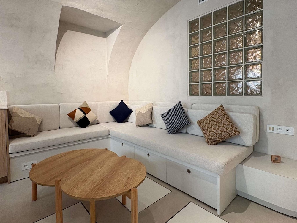 2 Bedrooms, Apartment, 1 Single and 2 Double Beds