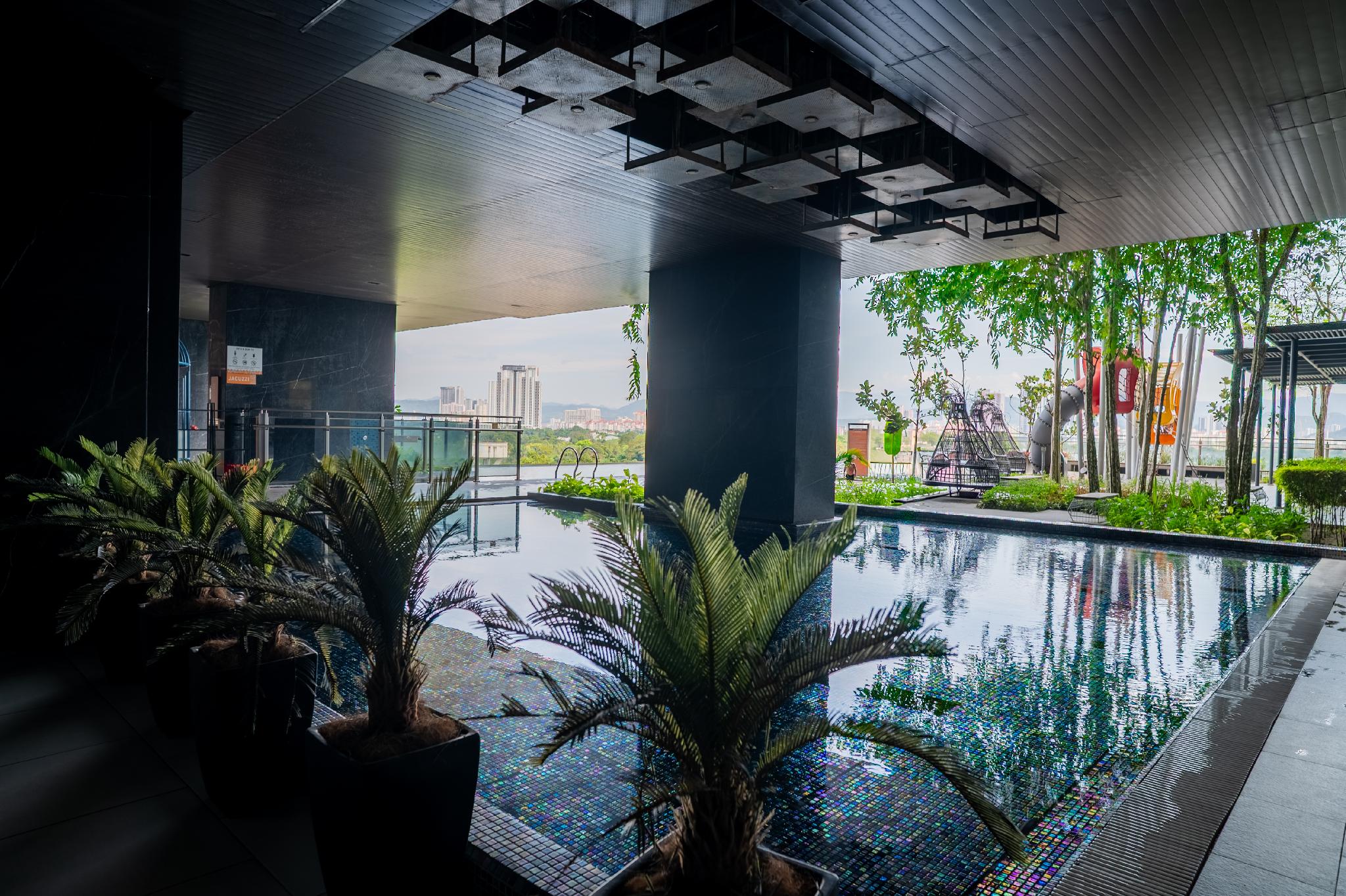 Expressionz Professional Suites by G Suites 18/50