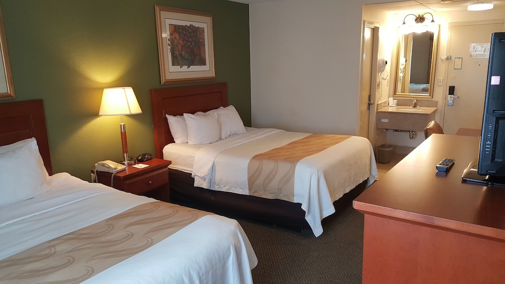Quality Inn and Suites Conference Center West Chester 13/41