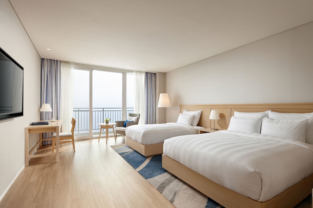 DELUXE, FAMILY, TWIN BEDS, OCEAN VIEW