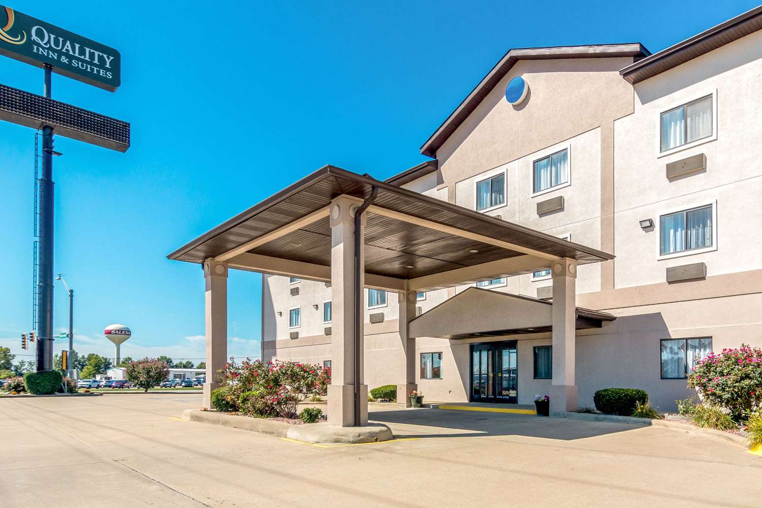 Quality Inn & Suites Salem near I-57 11/13