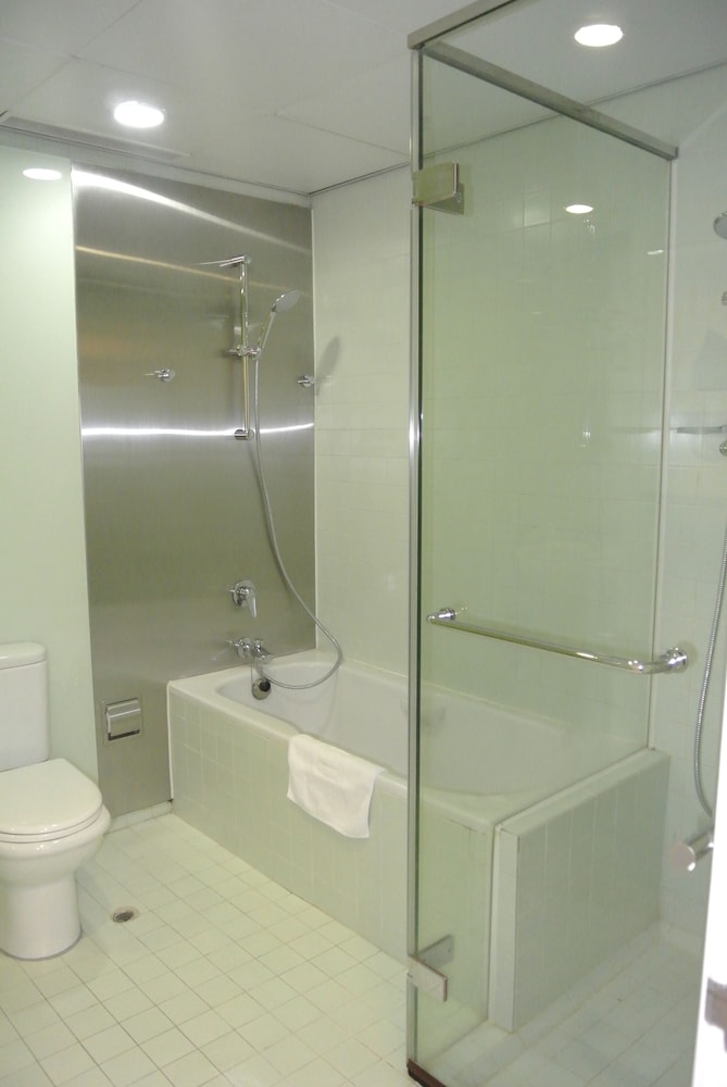 Ibis Hong Kong North Point 68/69