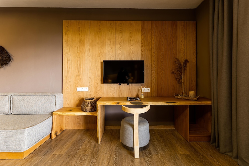 Skiathos Avaton Suites and Villas 60/66
