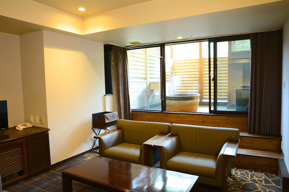 Karuizawa Club Hotel Karuizawa 1130 32/50