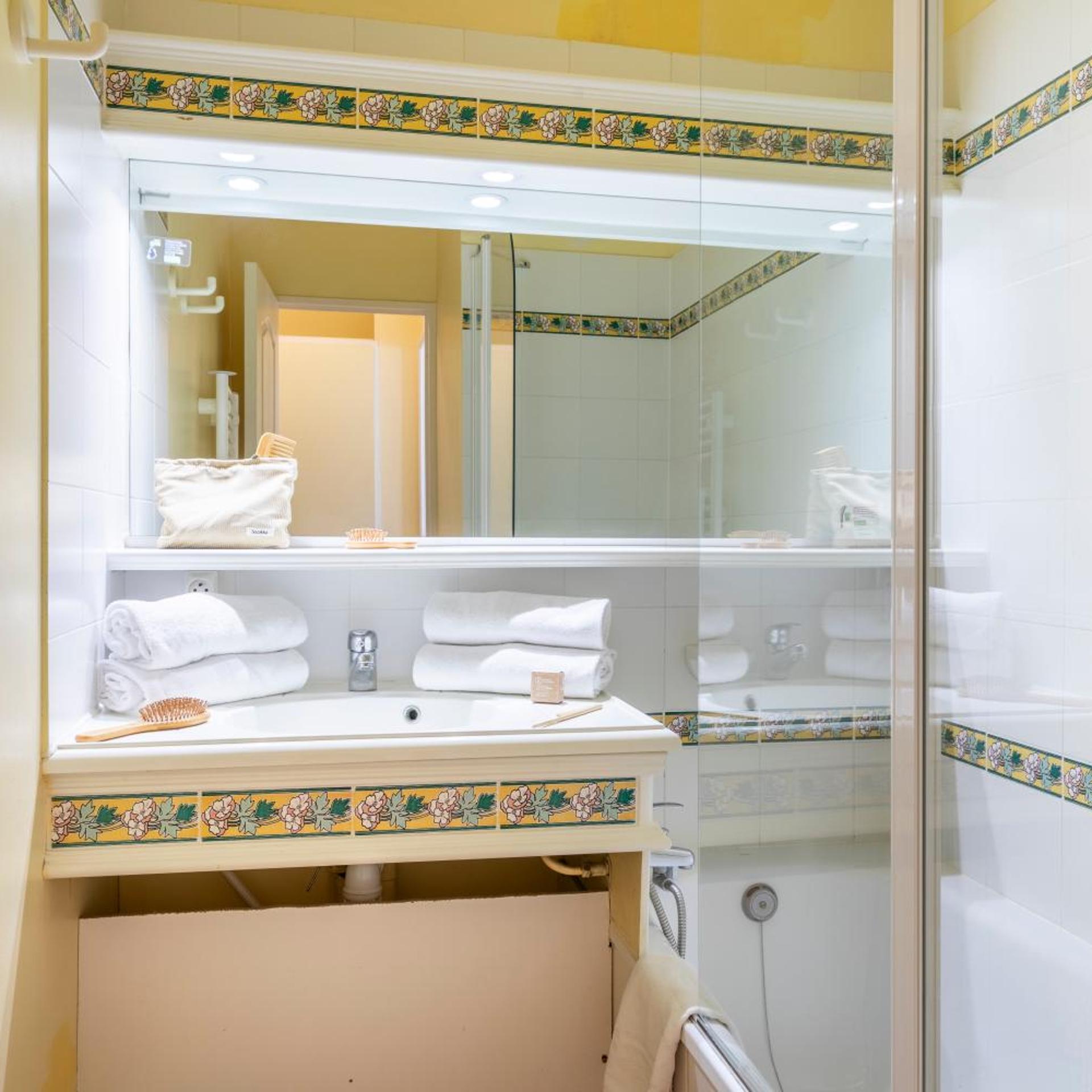 1 Bedroom, Apartment, Alcove, Balcony or Terrace