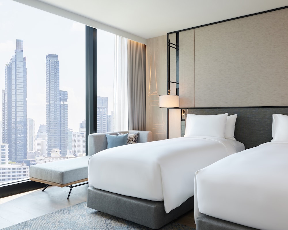 DELUXE, TWIN BEDS