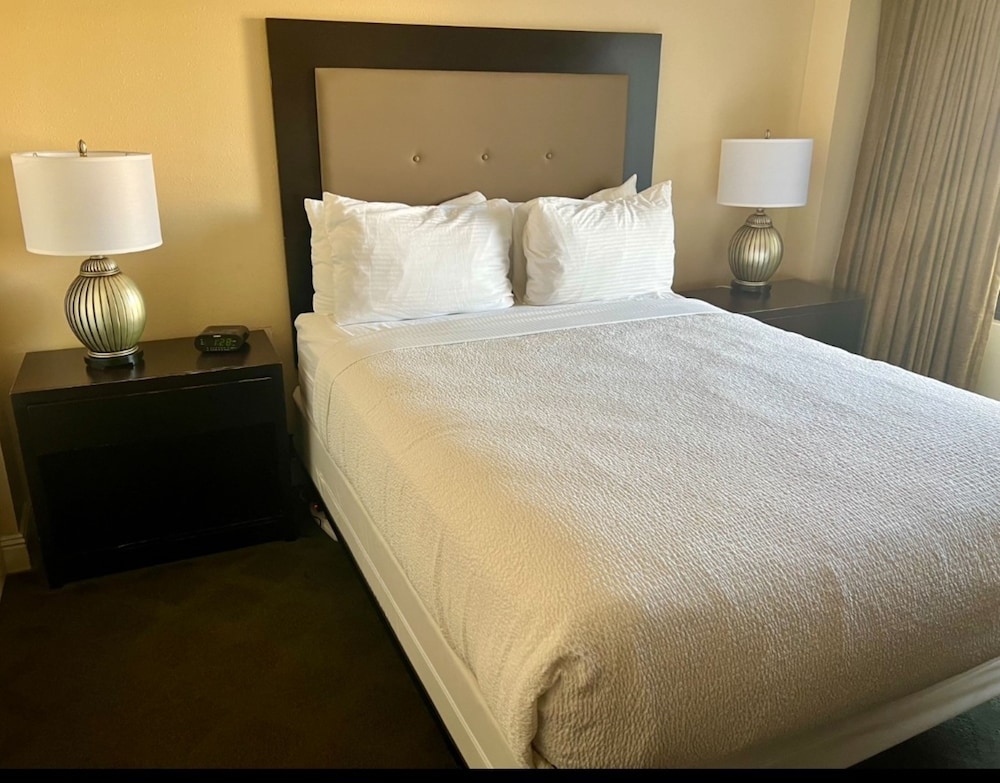 Jockey Resort Suites Center Strip 32/73