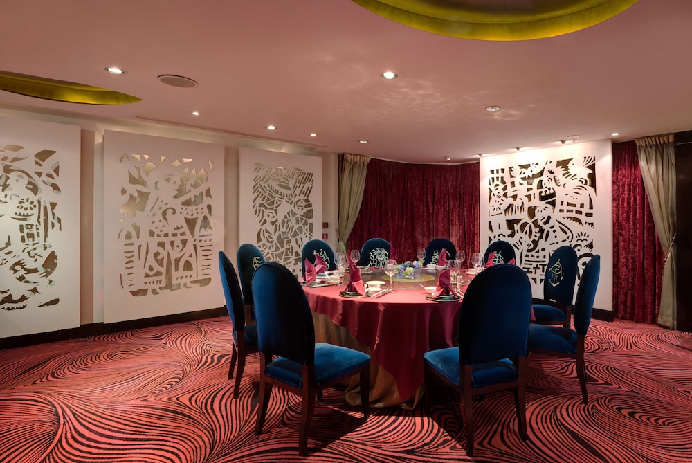 Regal Airport Hotel 57/67