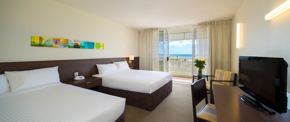 Cairns Harbourside Hotel 20/60