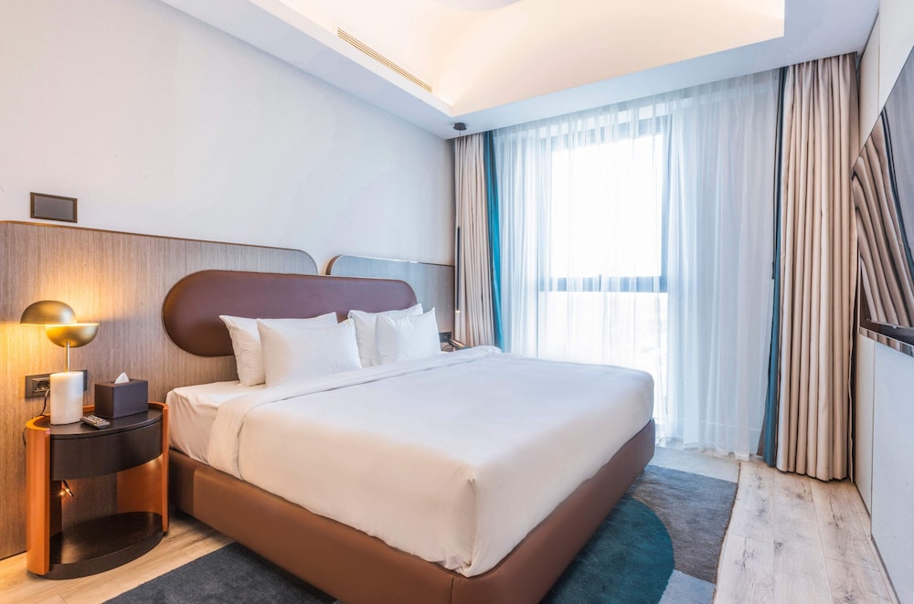 Executive, Suite, King Bed, Canal View, Terrace