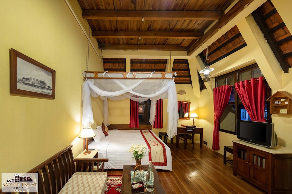 GRAND, DELUXE, DOUBLE BED, CITY VIEW