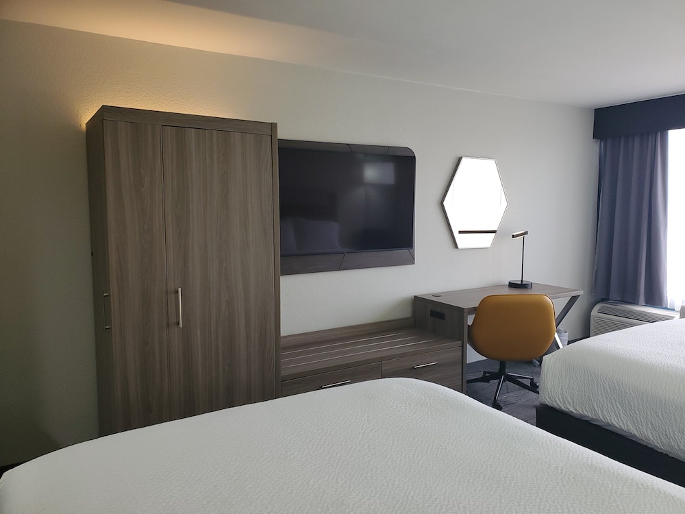 غرفة قياسية بسريرين كوين لذوي الإعاقة، Holiday Inn Express Atlanta-Kennesaw 3/6