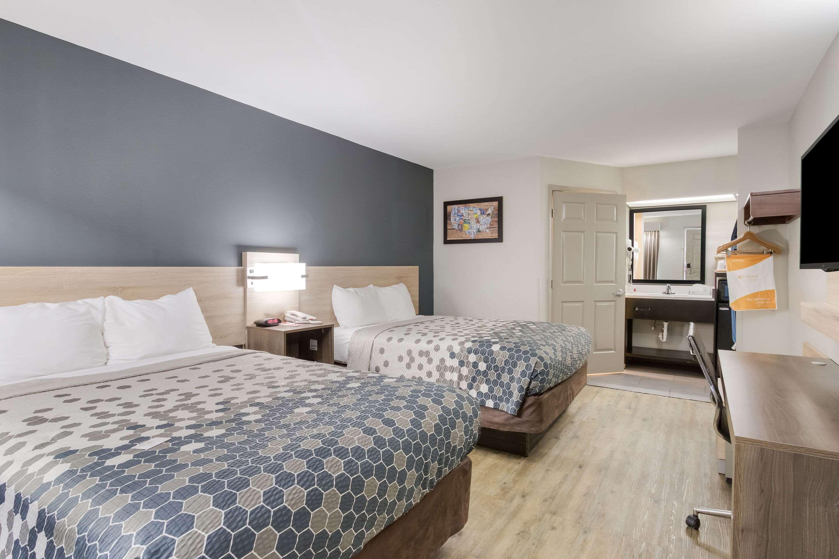 Econo Lodge Greenville near University 12/64