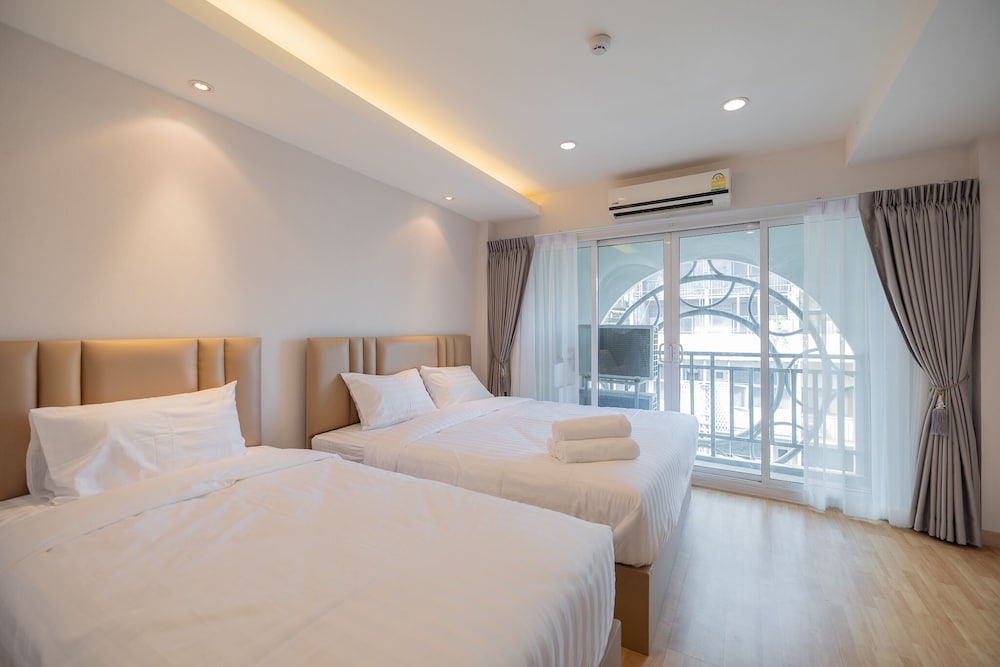 Room, Triple, 1 King and 1 Single Beds, with View