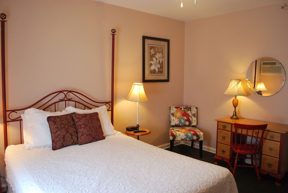 STANDARD, QUEEN BED