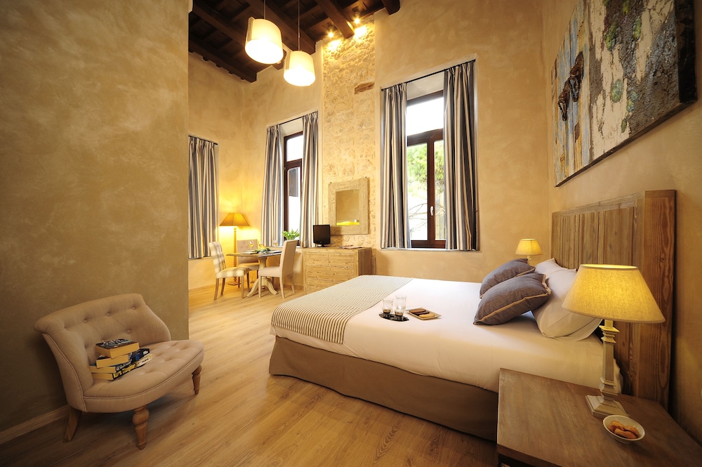 Superior, Queen Bed, Pepi Boutique Hotel 4/10
