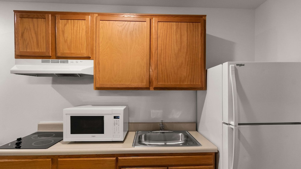 WoodSpring Suites Evansville East 15/21